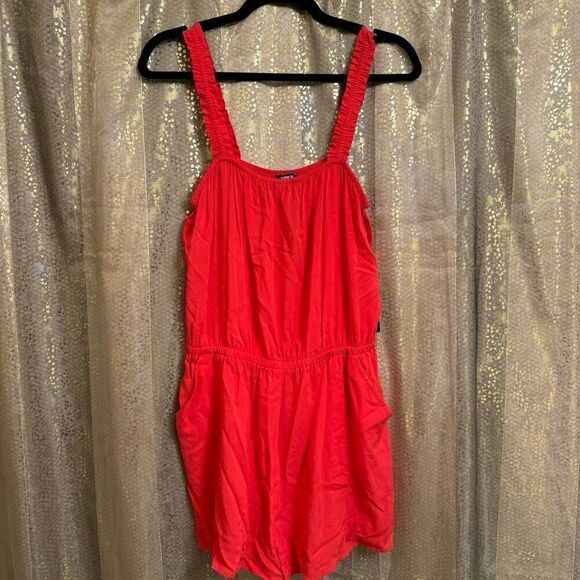 Express Bright Red Orange One Piece Sleeveless Shorts Romper M NWT - Picture 1 of 7